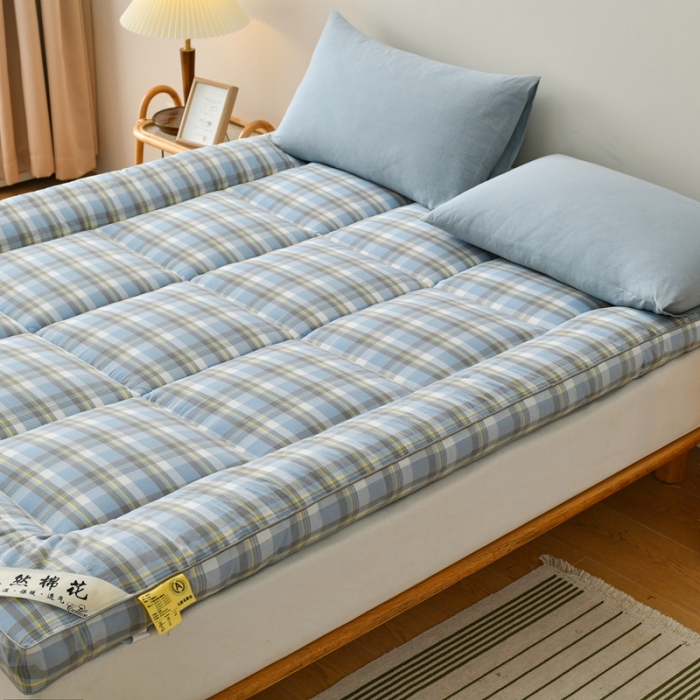 91家纺网 家纺一手货源 找家纺 鑫钰 2023新款纯棉全棉色织水洗床垫整张羽丝棉填充床褥垫褥软垫 丁香蓝格