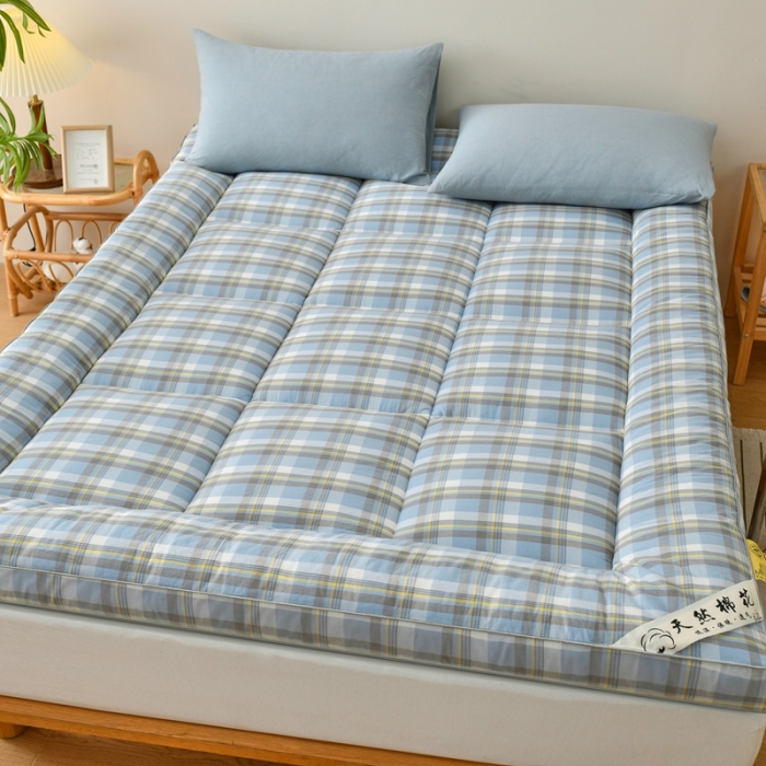 91家纺网 家纺一手货源 找家纺 鑫钰 2023新款纯棉全棉色织水洗床垫整张羽丝棉填充床褥垫褥软垫 丁香蓝格