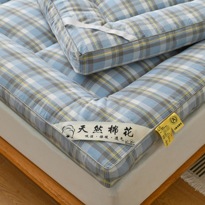 91家纺网 家纺一手货源 找家纺 鑫钰 2023新款纯棉全棉色织水洗床垫整张羽丝棉填充床褥垫褥软垫 丁香蓝格