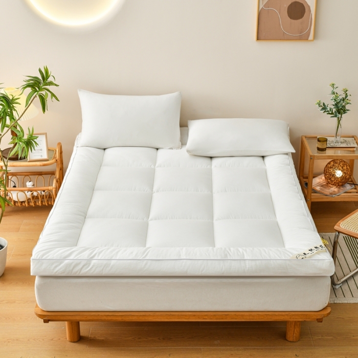 91家纺网 家纺一手货源 找家纺 鑫钰 2023新款纯棉全棉色织水洗床垫整张羽丝棉填充床褥垫褥软垫 简洁白