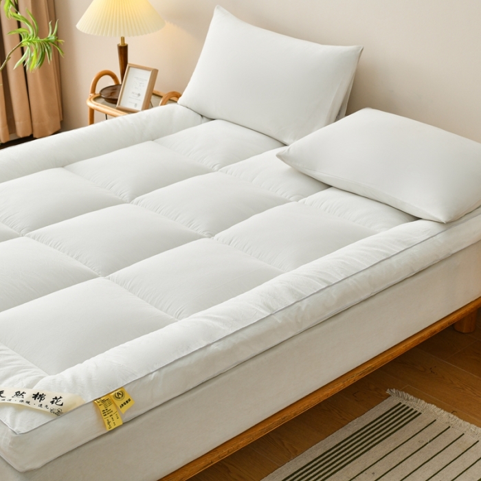 91家纺网 家纺一手货源 找家纺 鑫钰 2023新款纯棉全棉色织水洗床垫整张羽丝棉填充床褥垫褥软垫 简洁白