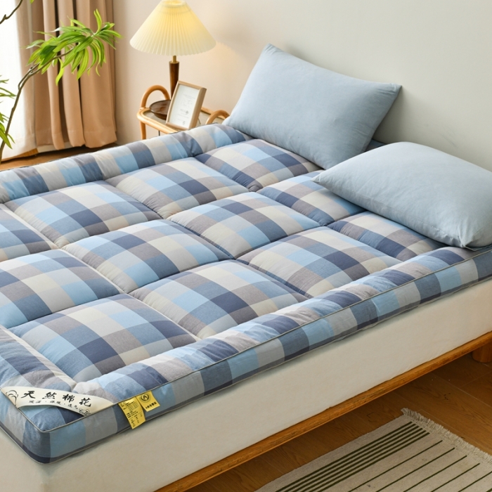 91家纺网 家纺一手货源 找家纺 鑫钰 2023新款纯棉全棉色织水洗床垫整张羽丝棉填充床褥垫褥软垫 七彩格蓝