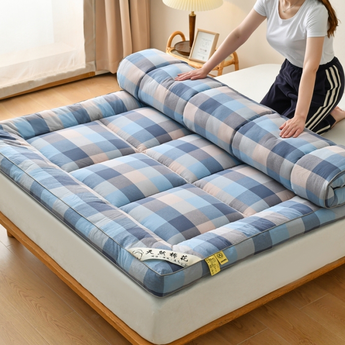 91家纺网 家纺一手货源 找家纺 鑫钰 2023新款纯棉全棉色织水洗床垫整张羽丝棉填充床褥垫褥软垫 七彩格蓝