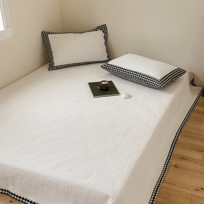 91家纺网 家纺一手货源 找家纺 洋铭区 2023新款水洗棉绣花床盖系列 小黑格床盖