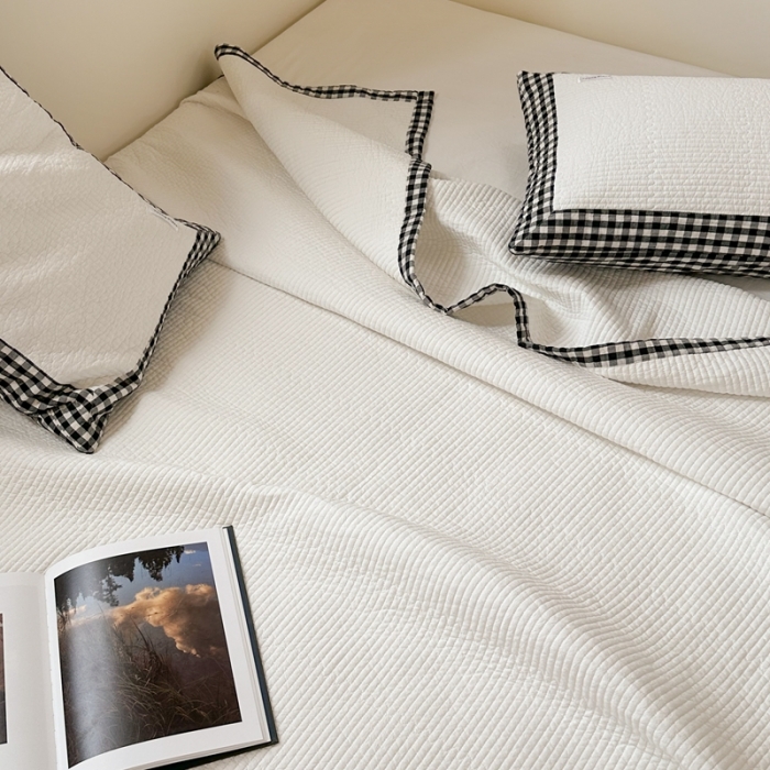 91家纺网 家纺一手货源 找家纺 洋铭区 2023新款水洗棉绣花床盖系列 小黑格床盖