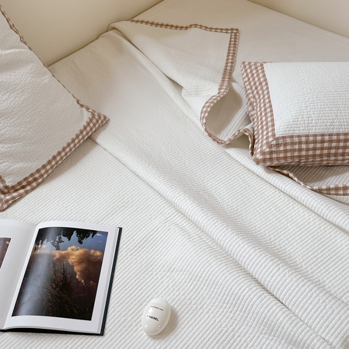 91家纺网 家纺一手货源 找家纺 洋铭区 2023新款水洗棉绣花床盖系列 小咖格床盖