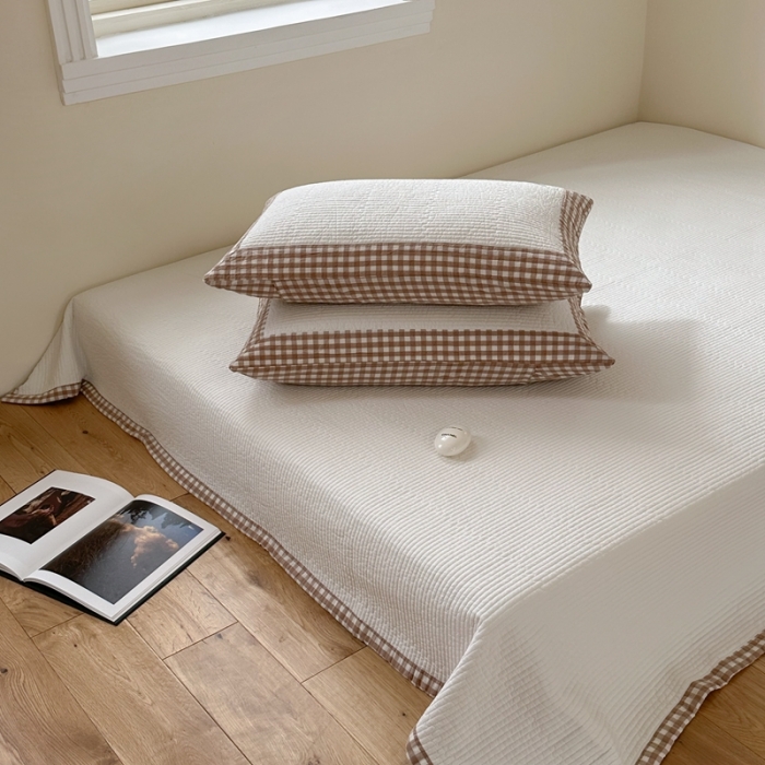 91家纺网 家纺一手货源 找家纺 洋铭区 2023新款水洗棉绣花床盖系列 小咖格床盖