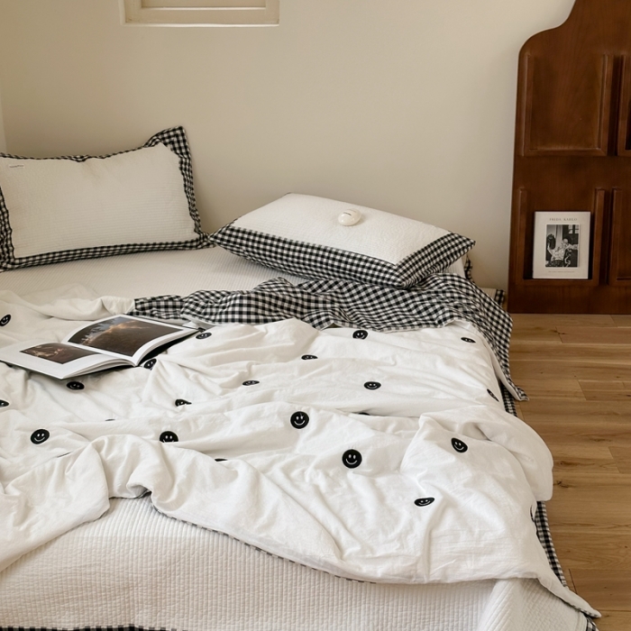 91家纺网 家纺一手货源 找家纺 洋铭区 2023新款水洗棉绣花床盖系列 幸福满满