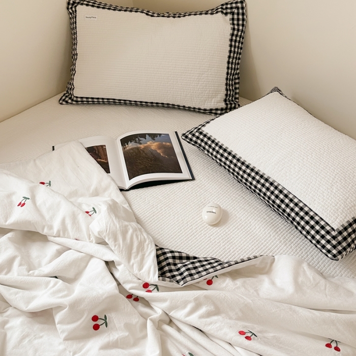 91家纺网 家纺一手货源 找家纺 洋铭区 2023新款水洗棉绣花床盖系列 幸福小樱桃