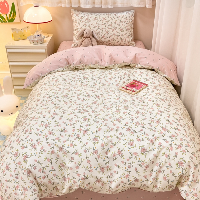 91家纺网 家纺一手货源 找家纺 简宜13070纯棉全棉40支斜纹卡通小清新学生床三件套四件套 倩影粉