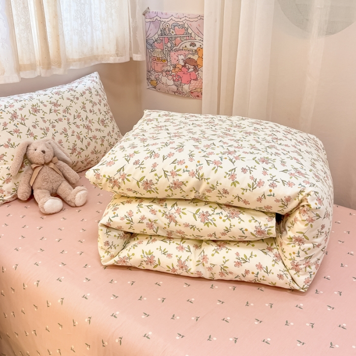 91家纺网 家纺一手货源 找家纺 简宜13070纯棉全棉40支斜纹卡通小清新学生床三件套四件套 倩影粉