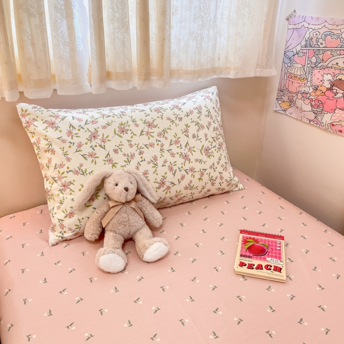 91家纺网 家纺一手货源 找家纺 简宜13070纯棉全棉40支斜纹卡通小清新学生床三件套四件套 倩影粉