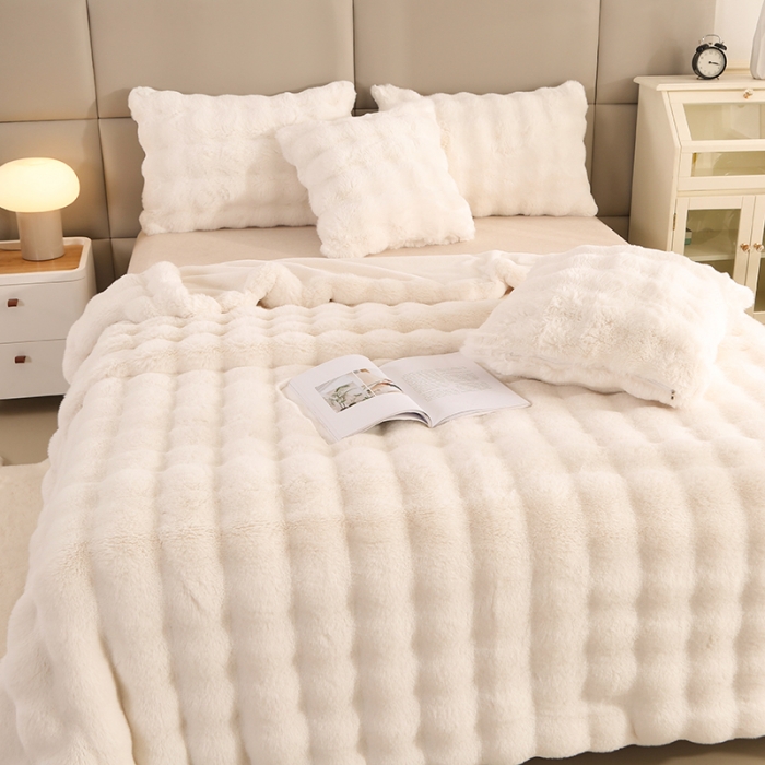 91家纺网 家纺一手货源 找家纺 爵仕 2023新款A版托斯卡纳兔毛B版安哥拉兔毛多功能毛毯 极狐白