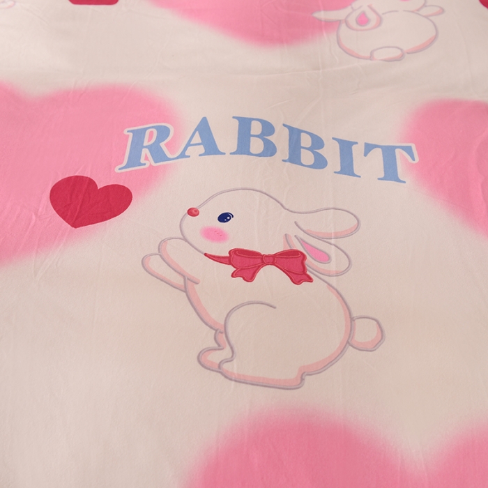 91家纺网 家纺一手货源 找家纺 甜之梦 2025新款针织棉印花四件套 粉红爱心兔