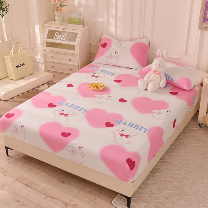 91家纺网 家纺一手货源 找家纺 甜之梦 2025新款针织棉印花单品床笠 粉红爱心兔