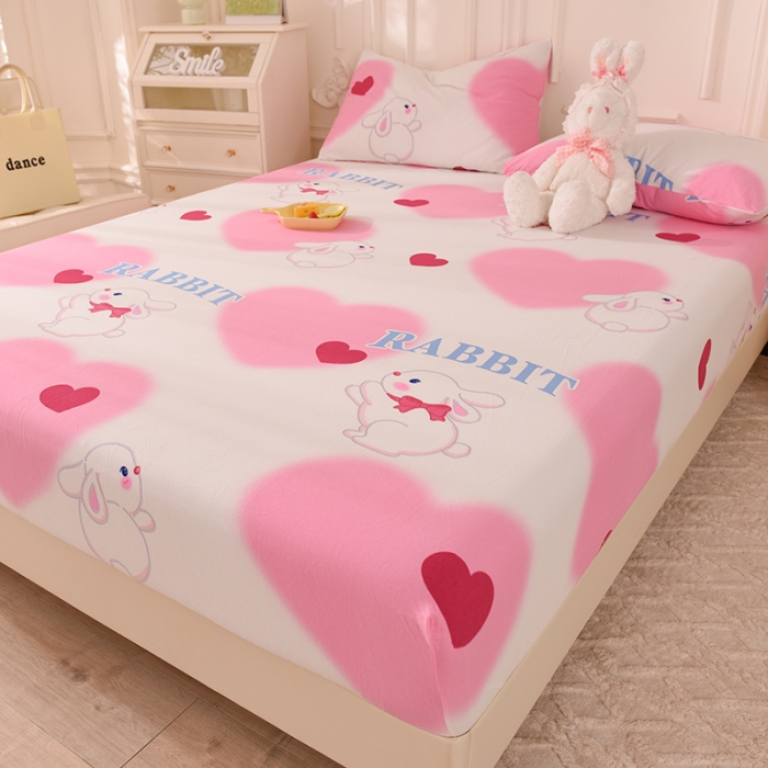 91家纺网 家纺一手货源 找家纺 甜之梦 2025新款针织棉印花单品床笠 粉红爱心兔