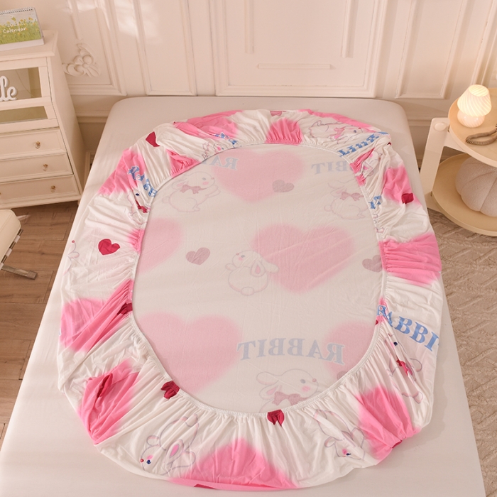 91家纺网 家纺一手货源 找家纺 甜之梦 2025新款针织棉印花单品床笠 粉红爱心兔