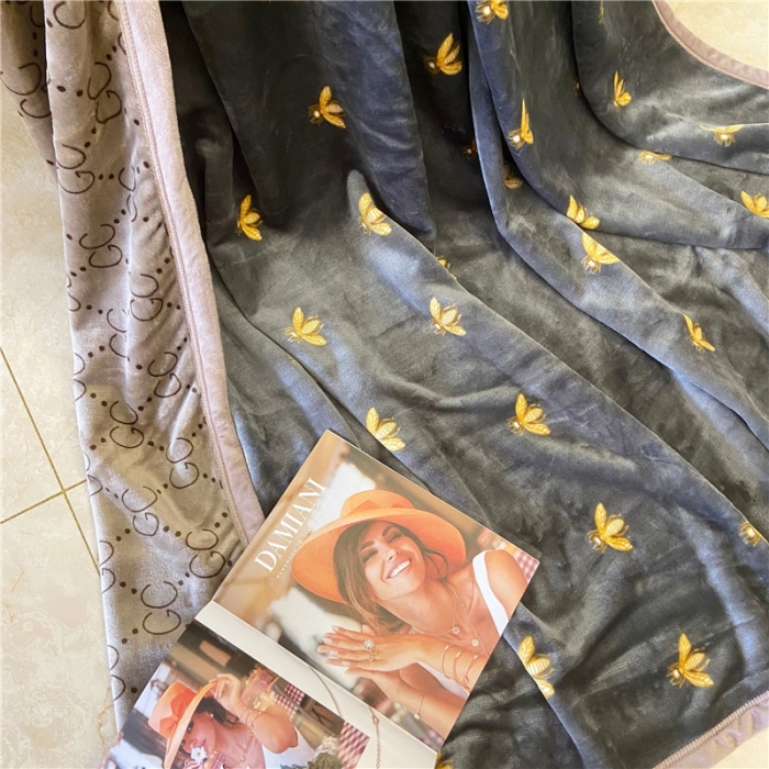 91家纺网 家纺一手货源 找家纺 卡奥家纺新款AB版云貂绒毛毯法莱绒休闲盖毯沙发毯空调毯圣比得