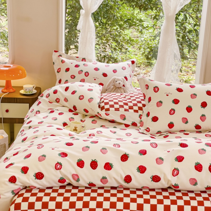 91家纺网 家纺一手货源 找家纺 金丝鸟 2023新款原棉磨毛四件套小清新系列 甜格草莓