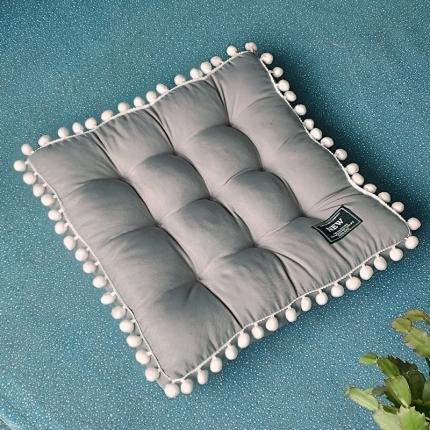 91家纺网 家纺一手货源 找家纺 （总）李帅家居新款ins毛球方款立体坐垫飘窗垫沙发垫椅子垫靠垫抱枕