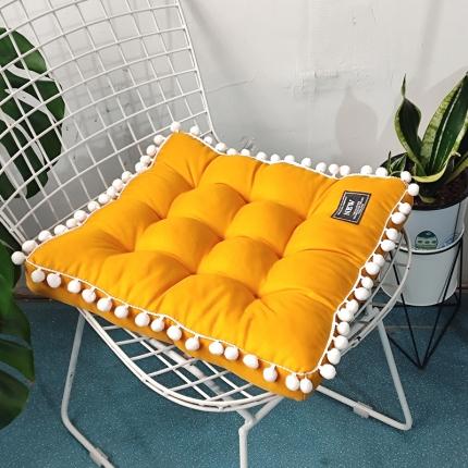 91家纺网 家纺一手货源 找家纺 （总）李帅家居新款ins毛球方款立体坐垫飘窗垫沙发垫椅子垫靠垫抱枕