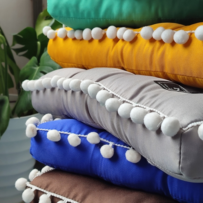 91家纺网 家纺一手货源 找家纺 （总）李帅家居新款ins毛球方款立体坐垫飘窗垫沙发垫椅子垫靠垫抱枕