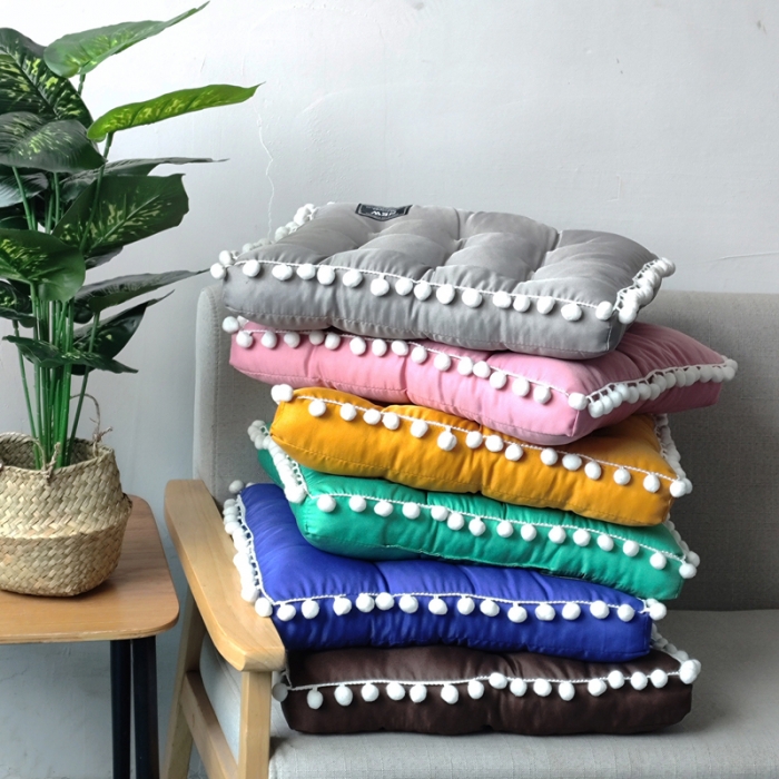 91家纺网 家纺一手货源 找家纺 （总）李帅家居新款ins毛球方款立体坐垫飘窗垫沙发垫椅子垫靠垫抱枕