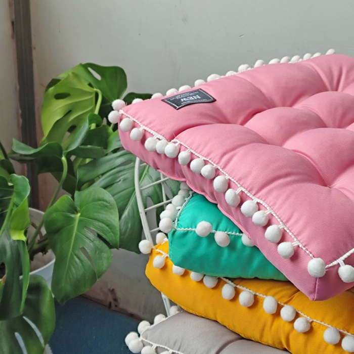 91家纺网 家纺一手货源 找家纺 （总）李帅家居新款ins毛球方款立体坐垫飘窗垫沙发垫椅子垫靠垫抱枕