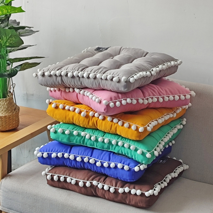 91家纺网 家纺一手货源 找家纺 （总）李帅家居新款ins毛球方款立体坐垫飘窗垫沙发垫椅子垫靠垫抱枕