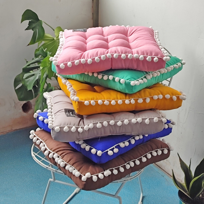 91家纺网 家纺一手货源 找家纺 （总）李帅家居新款ins毛球方款立体坐垫飘窗垫沙发垫椅子垫靠垫抱枕