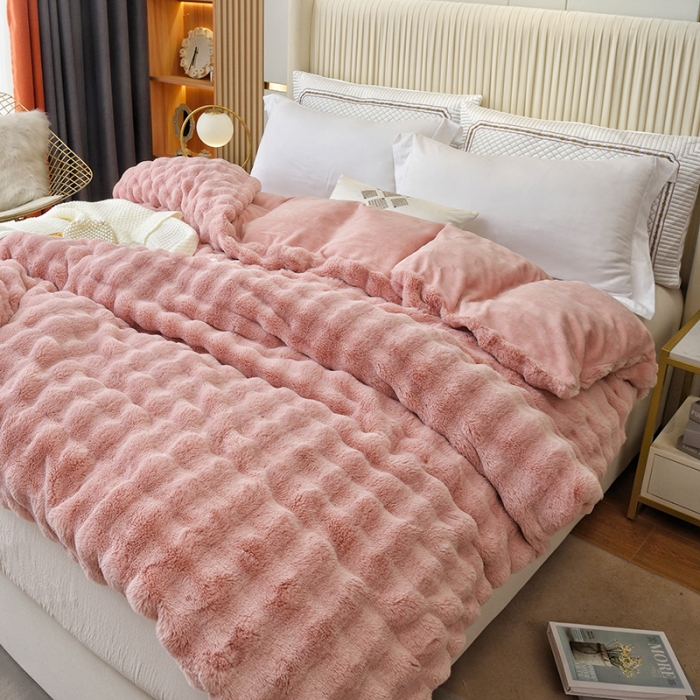 91家纺网 家纺一手货源 找家纺 启优 2023新款高端兔毛绒多功能毛毯380克兔毛绒被套 粉色