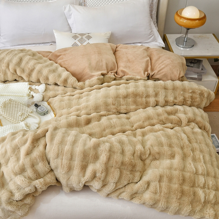 91家纺网 家纺一手货源 找家纺 启优 2023新款高端兔毛绒多功能毛毯380克兔毛绒被套 米咖色