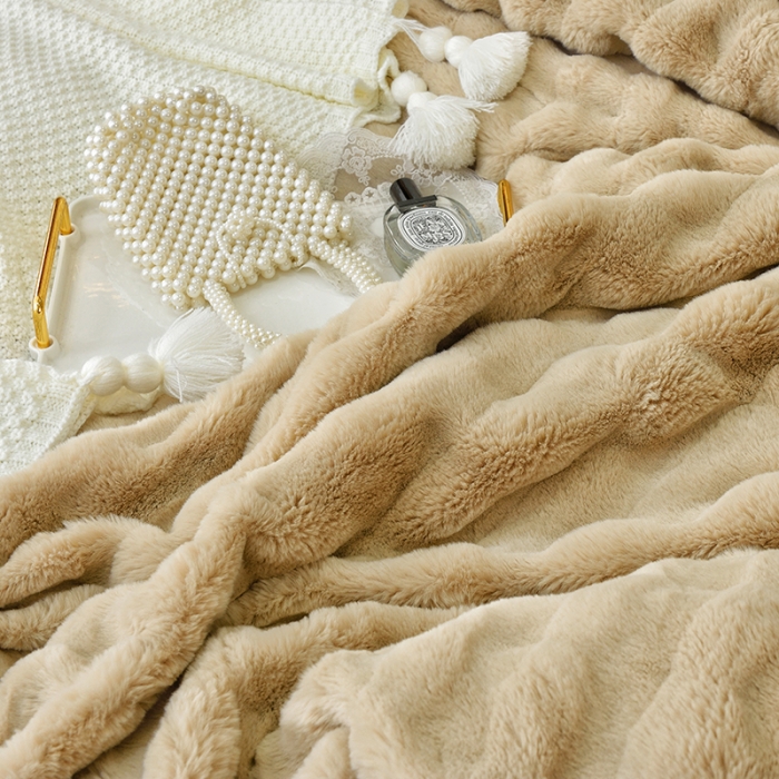 91家纺网 家纺一手货源 找家纺 启优 2023新款高端兔毛绒多功能毛毯380克兔毛绒被套 米咖色