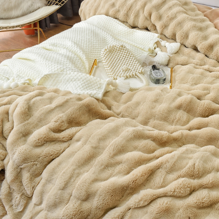 91家纺网 家纺一手货源 找家纺 启优 2023新款高端兔毛绒多功能毛毯380克兔毛绒被套 米咖色