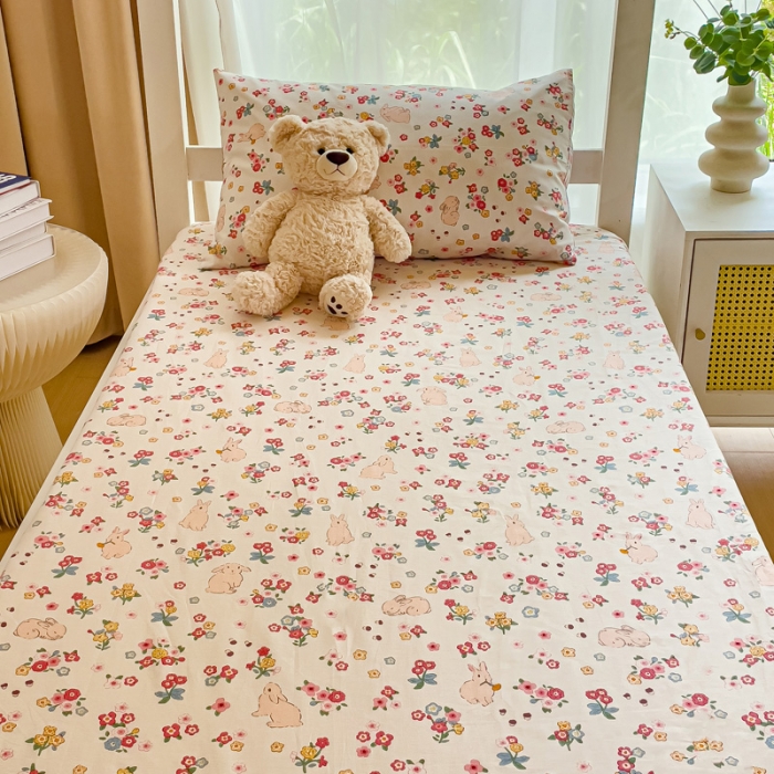 91家纺网 家纺一手货源 找家纺 金丝鸟 2023新款全棉全包床笠学生系列 花束小兔