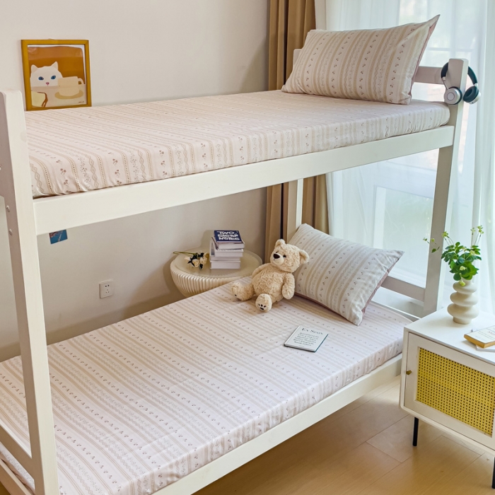 91家纺网 家纺一手货源 找家纺 金丝鸟 2023新款全棉全包床笠学生系列 烟雨枫间