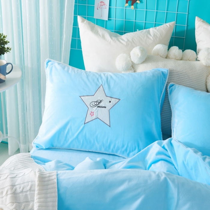 91家纺网 家纺一手货源 找家纺 梵克保罗 2024新款秋冬婴儿绒卡通轻奢刺绣四件套 火列鸟-天兰