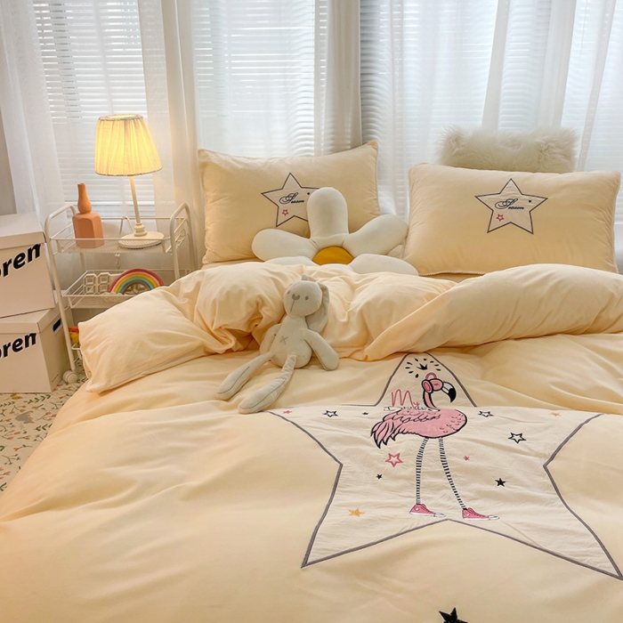 91家纺网 家纺一手货源 找家纺 梵克保罗 2024新款秋冬婴儿绒卡通轻奢刺绣四件套 火烈鸟-黄