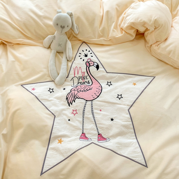 91家纺网 家纺一手货源 找家纺 梵克保罗 2024新款秋冬婴儿绒卡通轻奢刺绣四件套 火烈鸟-黄