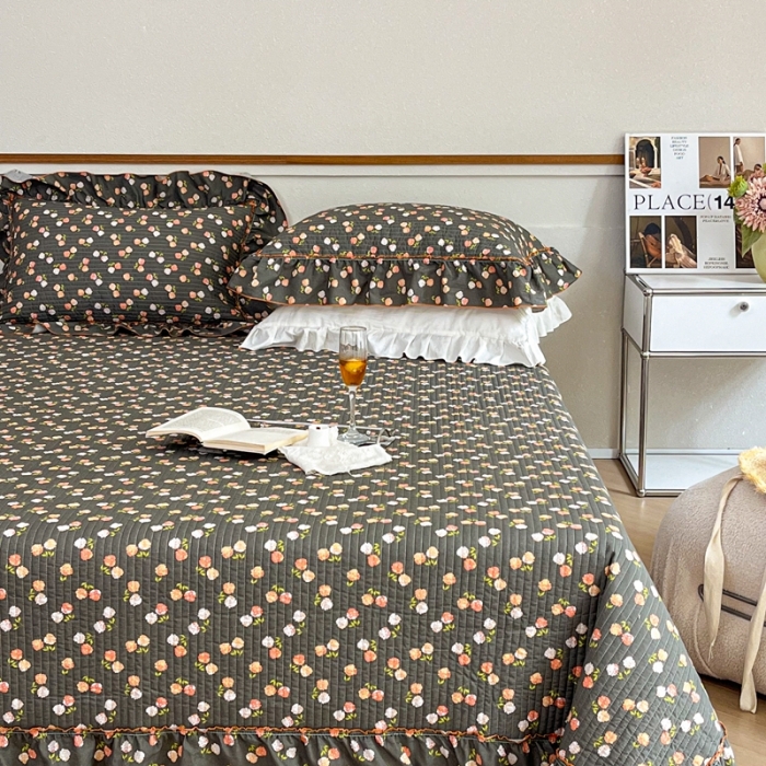 91家纺网 家纺一手货源 找家纺 上喜 热卖双面全棉水洗韩系小碎花全棉床盖 那年花开