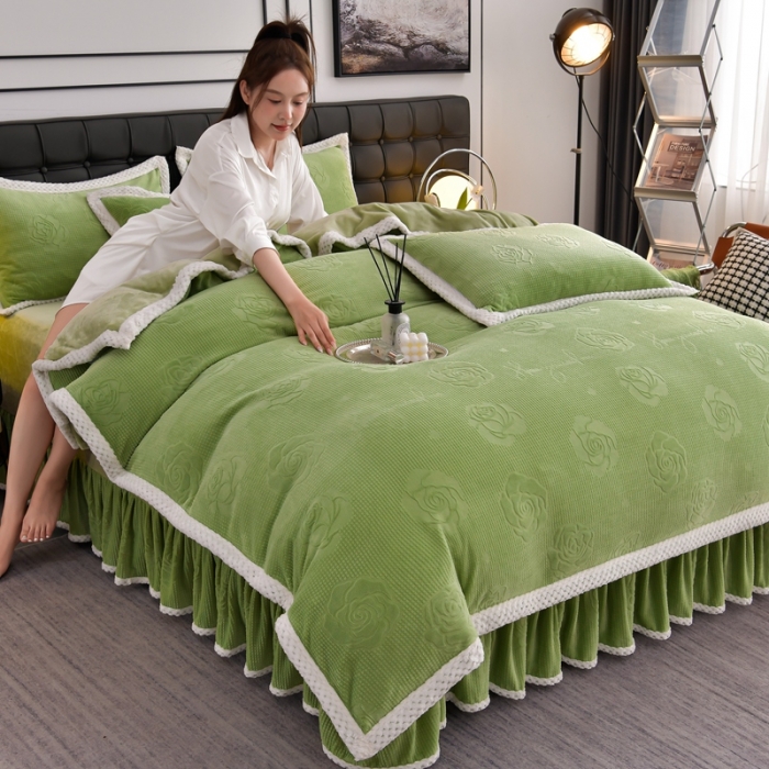 91家纺网 家纺一手货源 找家纺 馨梦缘 2025轻奢宽边纯色A类牛奶绒雕花四件套 贵族-山茶花苹果绿