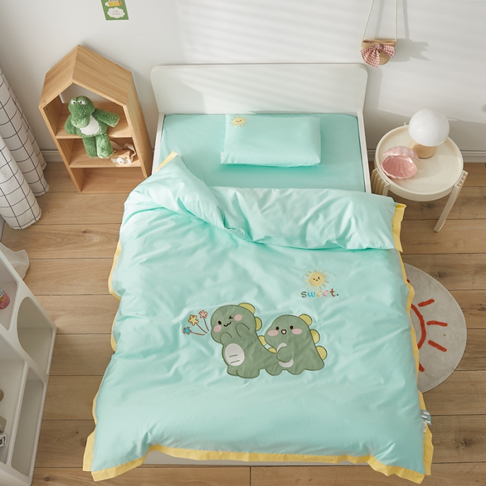 91家纺网 家纺一手货源 找家纺 荷马之梦 新款60S长绒棉绣花儿童幼儿园三件套宝宝午睡六件套（萌享） 恐龙伙伴