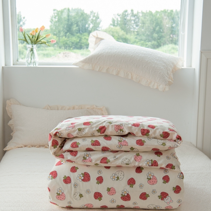 91家纺网 家纺一手货源 找家纺 洋铭区 2023新款全棉单品被套 草莓粉粉