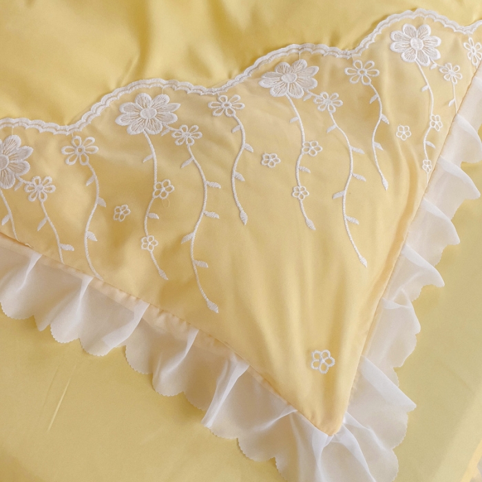91家纺网 家纺一手货源 找家纺 靓生活 2023新款韩版花边水洗磨毛床裙四件套 奶油黄