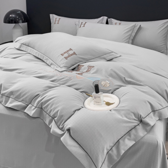 91家纺网 家纺一手货源 找家纺 靓生活 2023新款欧曼系列锦棉提花刺绣四件套 欧曼-灰色