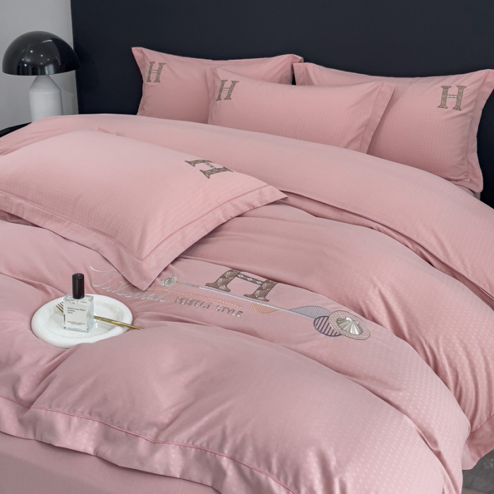 91家纺网 家纺一手货源 找家纺 靓生活 2023新款欧曼系列锦棉提花刺绣四件套 欧曼-藕粉