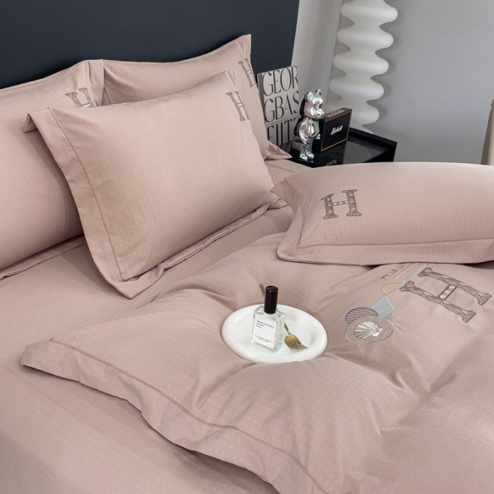 91家纺网 家纺一手货源 找家纺 靓生活 2023新款欧曼系列锦棉提花刺绣四件套 欧曼-浅咖