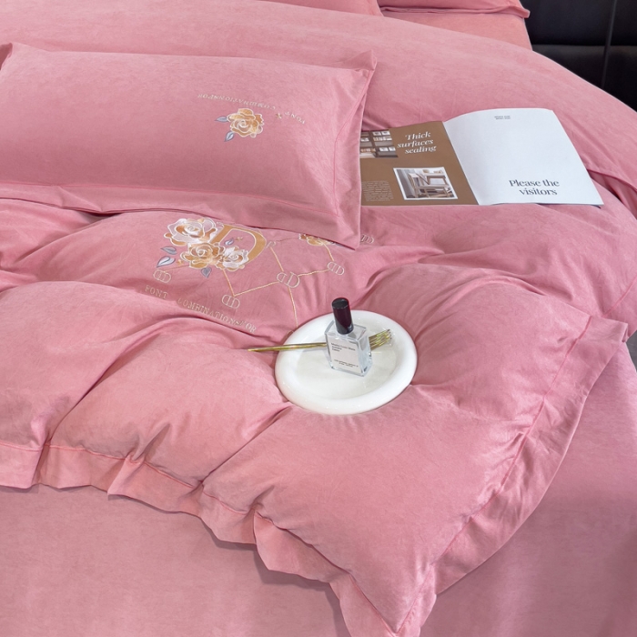 91家纺网 家纺一手货源 找家纺 靓生活 2023新款爱丽丝系列锦棉提花刺绣四件套 爱丽丝-豆沙