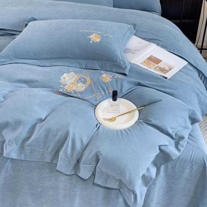 91家纺网 家纺一手货源 找家纺 靓生活 2023新款爱丽丝系列锦棉提花刺绣四件套 爱丽丝-景泰蓝