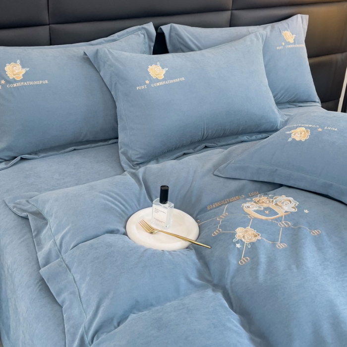 91家纺网 家纺一手货源 找家纺 靓生活 2023新款爱丽丝系列锦棉提花刺绣四件套 爱丽丝-景泰蓝